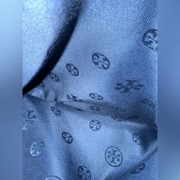 Tory Burch - Marion Leather Quilted Chain Tote - Navy Blue - EUC Dual Straps - Picture 12 of 13